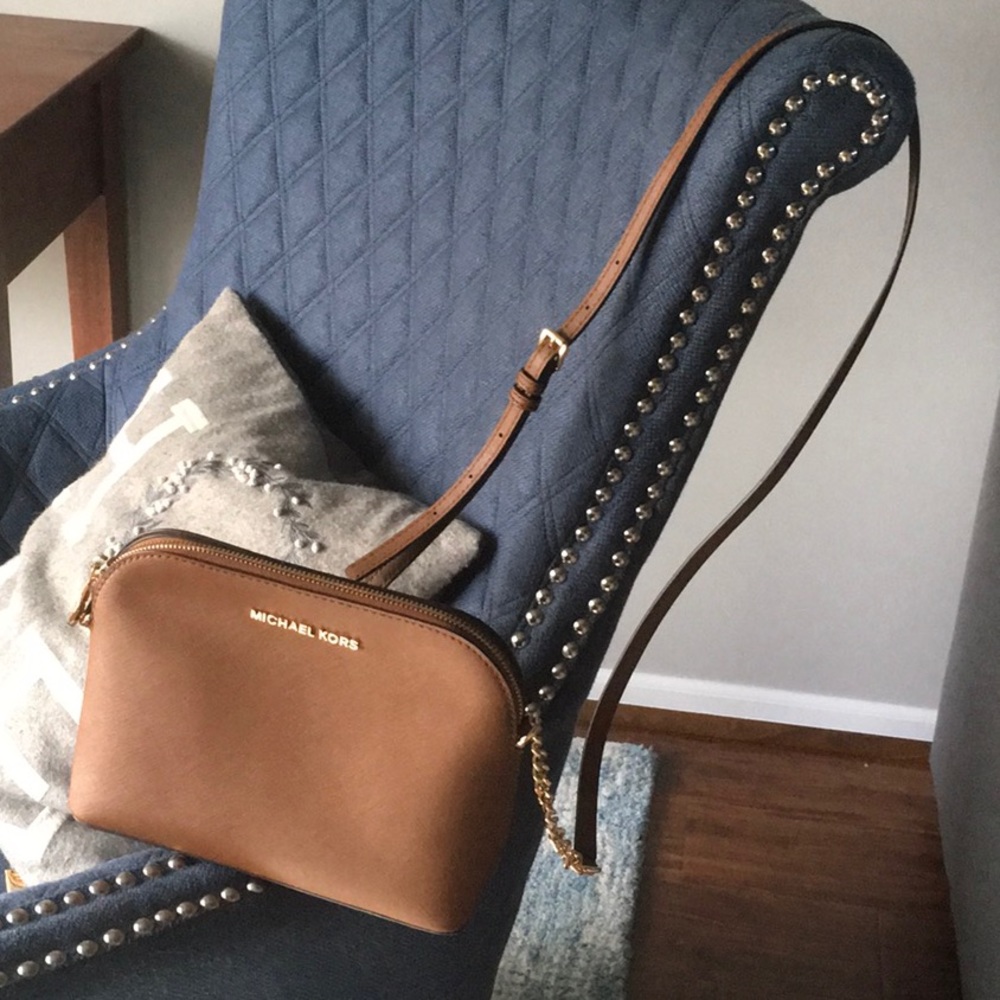 Pristine Michael Kors crossbody purse